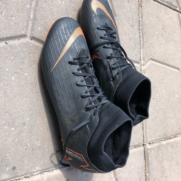 Soccer cleats - Picture 3 of 4